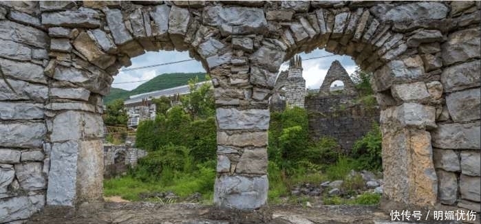 七旬老人花20年打造一座石头城堡,重现古夜郎国
