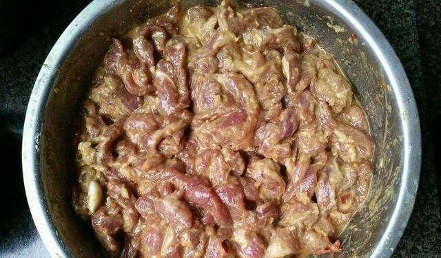  干净|炸酥肉时，别只会裹面粉！多加“这3味”，酥肉香脆不回软