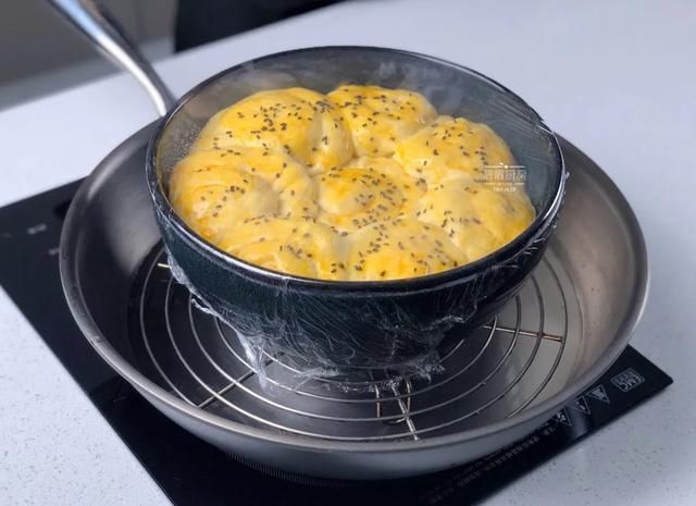 玉米这样做,比面包还好吃,不用烤箱,锅里蒸一蒸就搞定