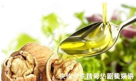 亚麻籽油|这3种油常见且很香,但尽量别给孩子吃,小心影响身体发育