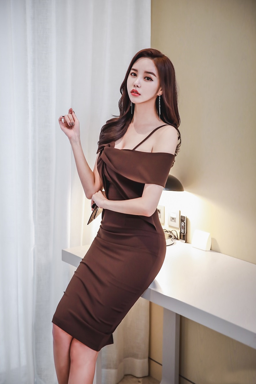 成熟|街拍:成熟有气质的小姐姐就是与众不同,显得魅力十足