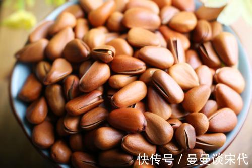 女性|女性睡前当零食吃几颗,一个月下来,皮肤干净了,越来越年轻