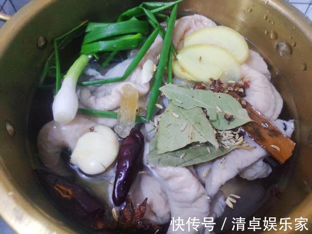 肥肠好吃不好洗教你1招洗2次,保证无异味还干净