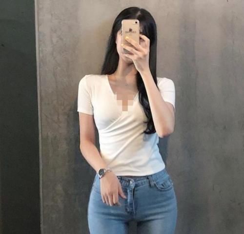美女|美女模特:时髦个性的牛仔裤,更有别致的魅力,引领新的流行趋势