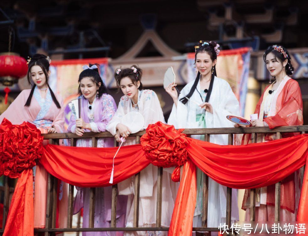 好壞|謝娜產(chǎn)后回歸《快本》錄制，與趙麗穎同框互動體現(xiàn)感情好壞