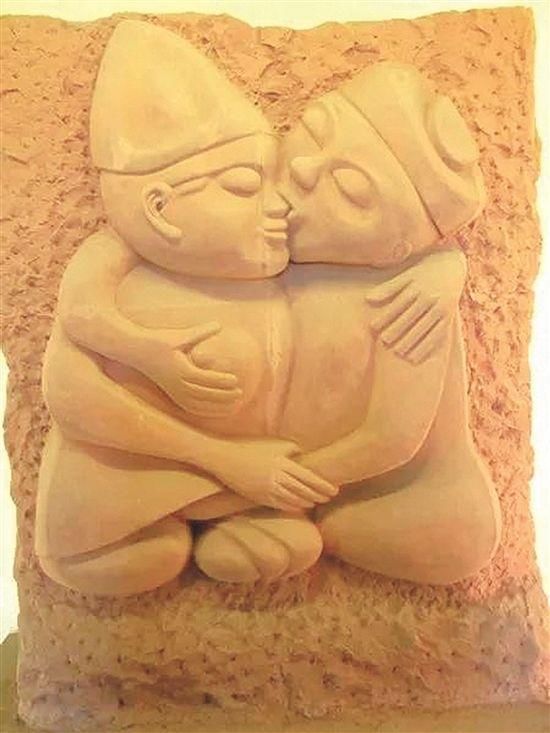 80年前,彭山汉崖古墓出土的男女石像,因过于露骨被紧急切割保存