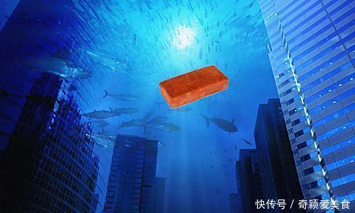 把一块砖扔进马里亚纳海沟,多久到海底砖头会不会被压碎