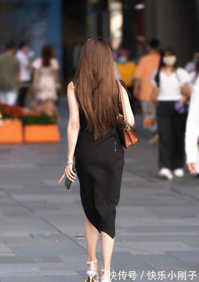 小姐姐身上 走成熟风,搭配的小姐姐,肯定喜欢这种好看的包臀裙