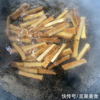 炝炒豆芽|香到流口水的炝炒豆芽，下饭神器都靠它