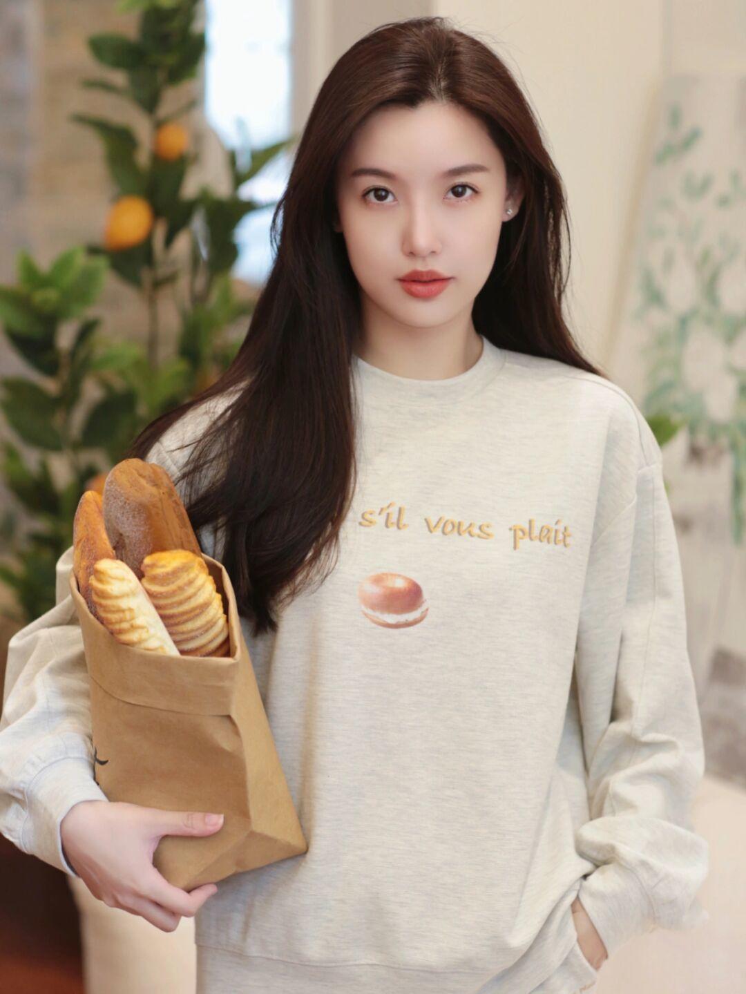 新年 这些才是“卫衣”的正确打开方式,简约宽松又有气质,时髦百搭