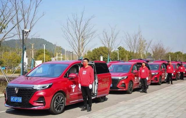 警车|扬眉吐气!警车+20辆红色SUV送行中国女足,水庆霞透露发展计划
