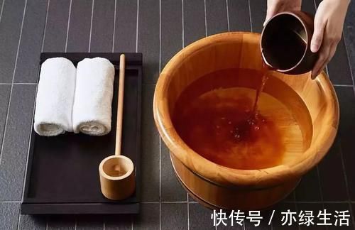 名方|痰湿百病找!一个流传千古祛痰名方,泡泡脚,祛湿健脾、远离三高