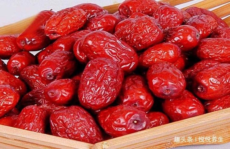 泡水|红枣搭配此物一起泡水喝,排出湿气,脸色红润,身体越来越健康