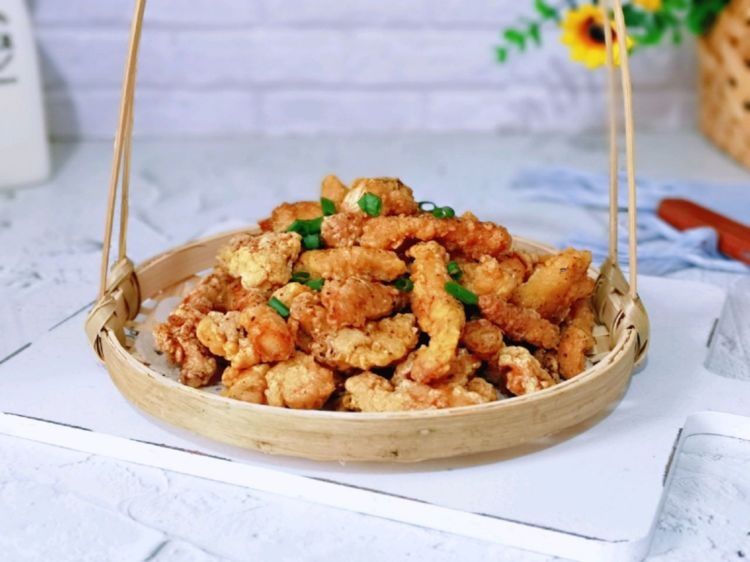 在家做好吃的小零食，椒盐鸡肉条太香了，孩子吃不够