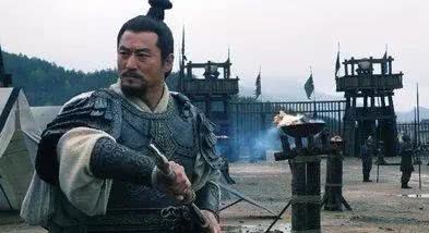 孙坚|吕布看似战力无双,历史上有人多次击败他