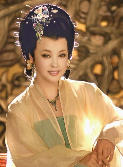 这个价!一字千金!刘晓庆卖书法2个字售价近3000元,无人购买场面太尴尬