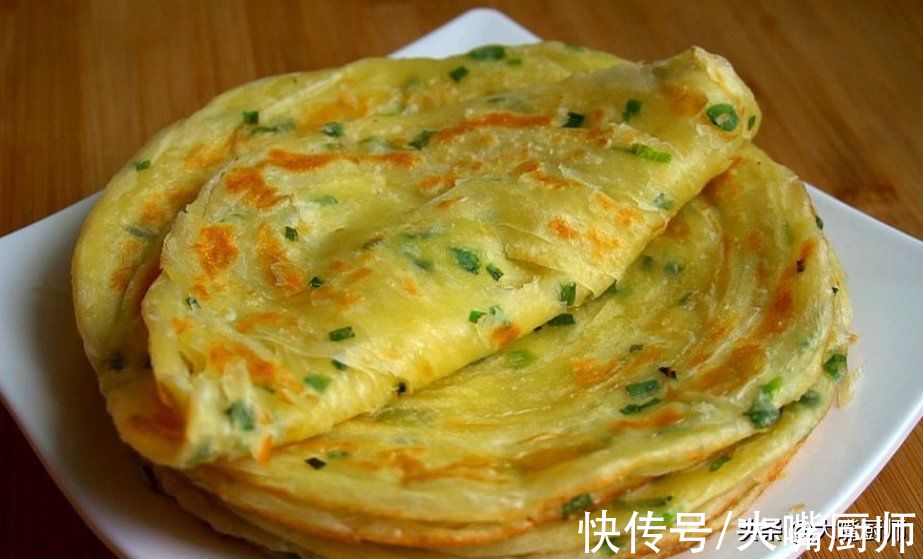 面饼|死面烙饼怎么做不发硬?关键是和面,老师傅教你做法,酥软层次多