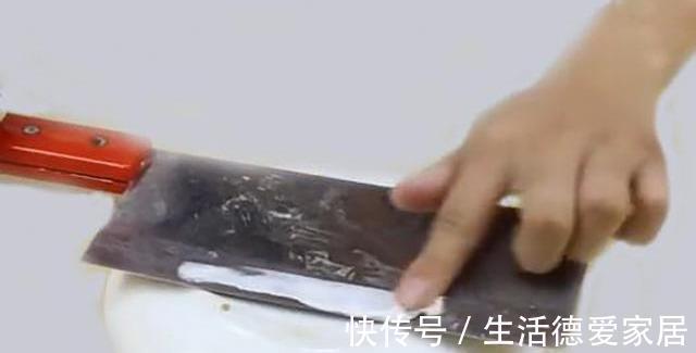 大厨|不管切菜刀有多钝，大厨教你一招，不用磨刀石，菜刀立马锋利如新