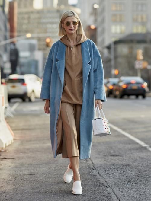 早春穿搭要打破黑白灰！学会这些配色法则，时髦又个性