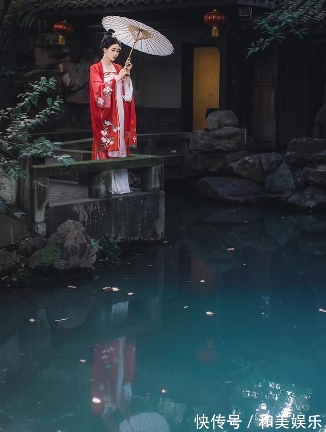 红妆#仕女诗词14首待得云霞共秋晚,藉风颔首望君临