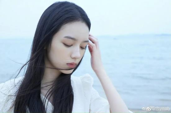 粉底|甜美“射手”周也的脸上 就没有难用的粉底吗?