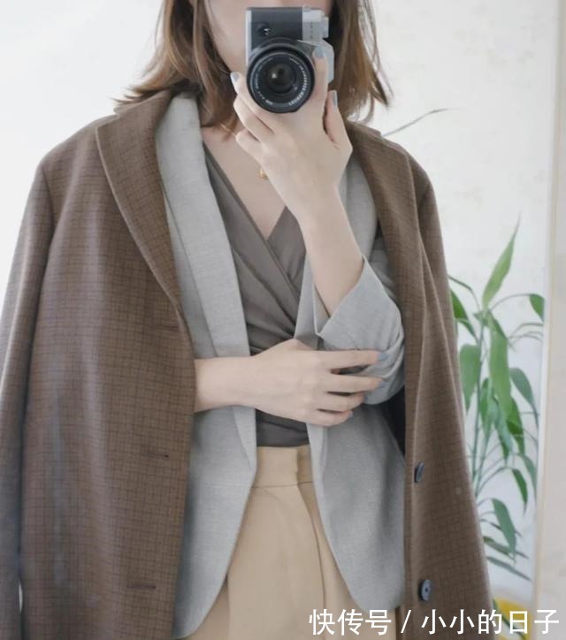 大衣 毛衣+半裙,大衣+针织衫,这才是秋冬的正确打开方式!