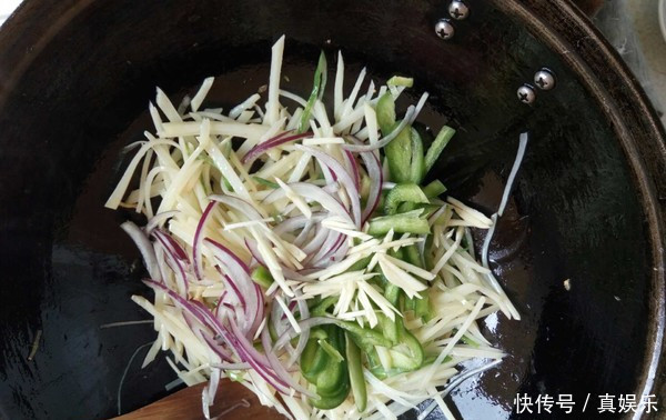 春天，多做这个面给孩子吃，促进身体营养发育，孩子个儿长得快！