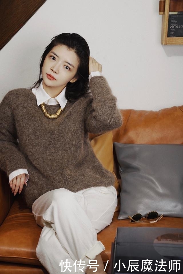 路人街拍,小姐姐休闲衬衫搭配牛仔热裤,潮流范十足