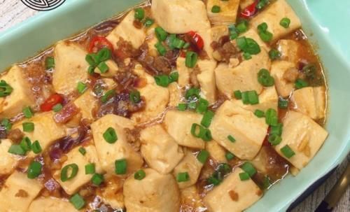 入味|做红烧豆腐时，先用油煎还是直接炖很多人都做错，难怪不入味