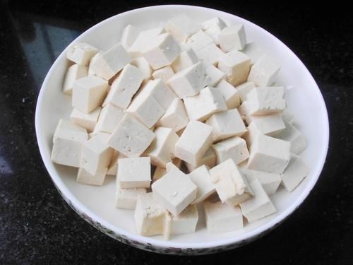 口蘑炒豆腐|快手家常菜,口蘑炒豆腐,步骤简单做法方便,鲜香好吃又下饭