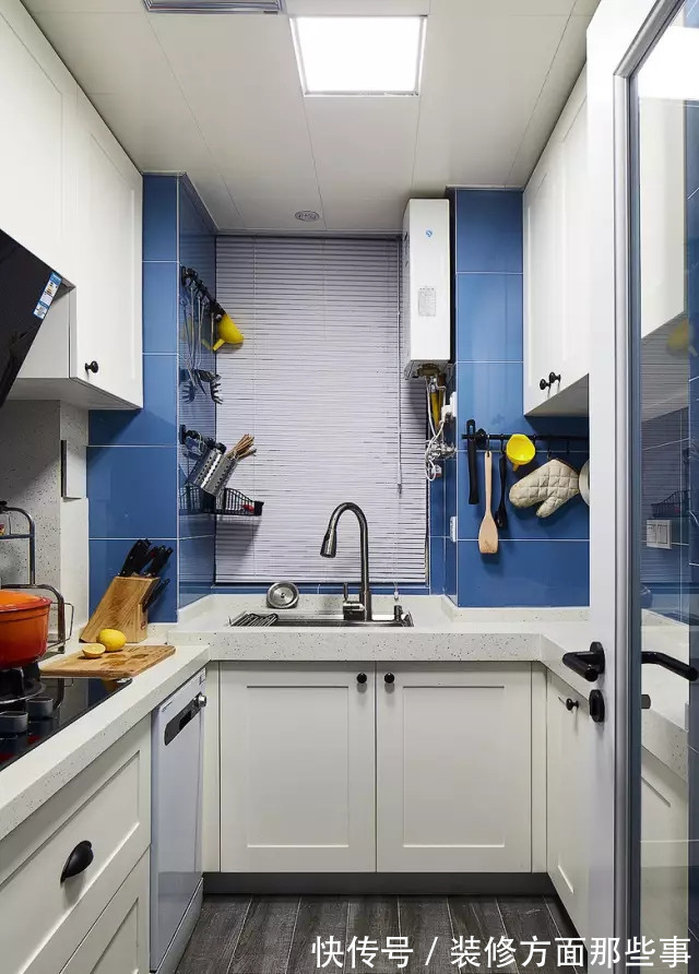 台灯|93平水泥灰背景墙有一种质朴感,绿植让屋子焕发纯净自然美