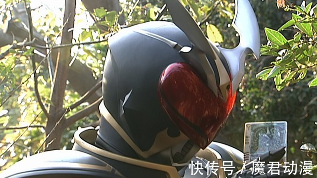 植物|假面骑士剑:藤蔓不死兽,以低等级的战力打出高水平的战斗状态