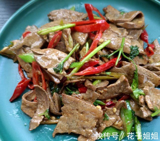 爆炒猪肝|泡椒爆炒猪肝,香嫩可口,美味下饭!