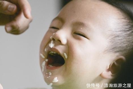 宝宝|有一种灾难,叫“宝宝自己吃饭”,宝妈都会经历这孩子打不打