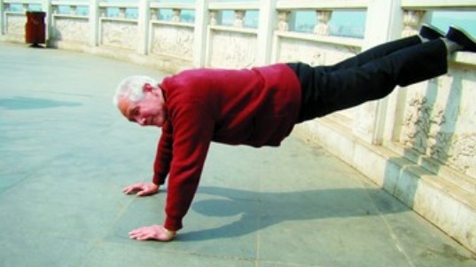 男人|长期做俯卧撑的男人,后来发生了什么