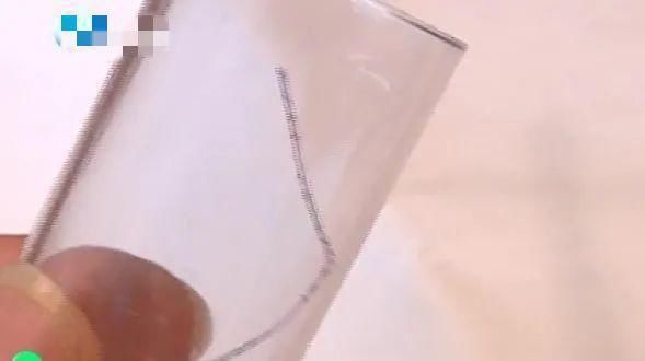 洛阳华美|可怕！女子术后脸上长包，大夫说上火，吃药一个月后，竟从脸上揪出……