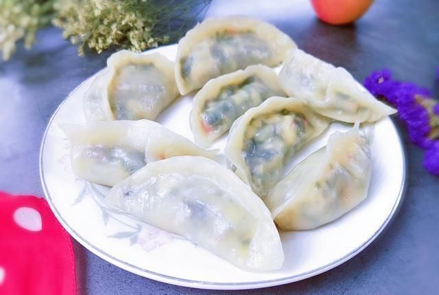 这菜用来包饺子特鲜香，比芹菜鲜嫩，比茴香更香，再不吃就等明年