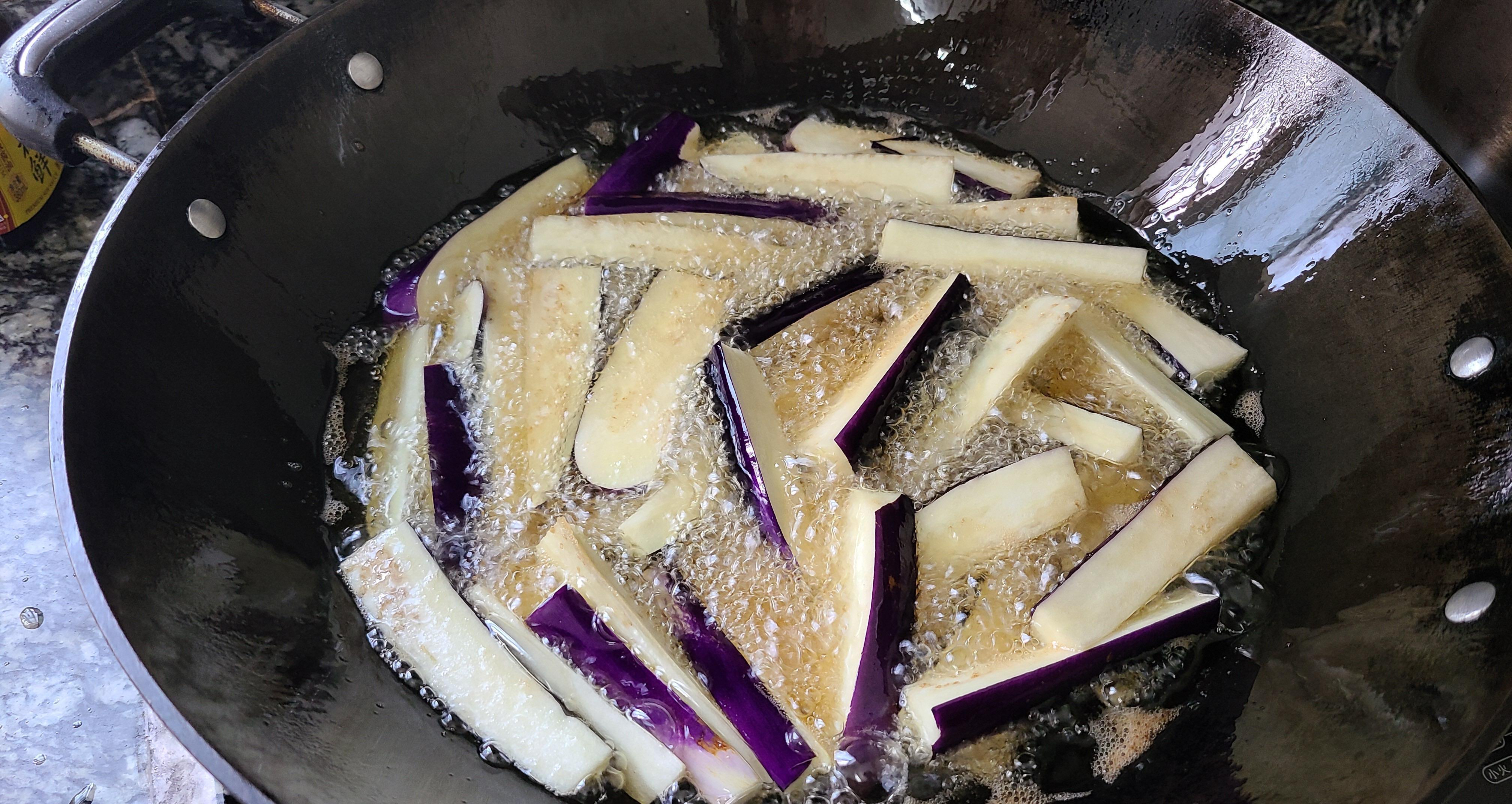 咸鱼茄子煲,广东人爱吃的下饭菜,咸香美味,每次做都很好吃