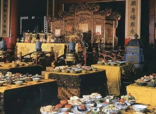 不知|明清的皇帝吃些什么?明朝吃土拨鼠,清朝竟不知牛肉为何物?