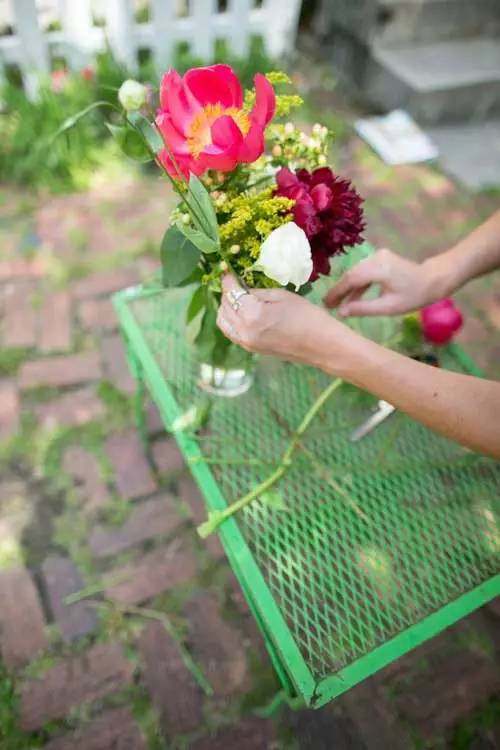 鲜花插几天就枯萎了不用花一分钱,10个小窍门让它开半个月