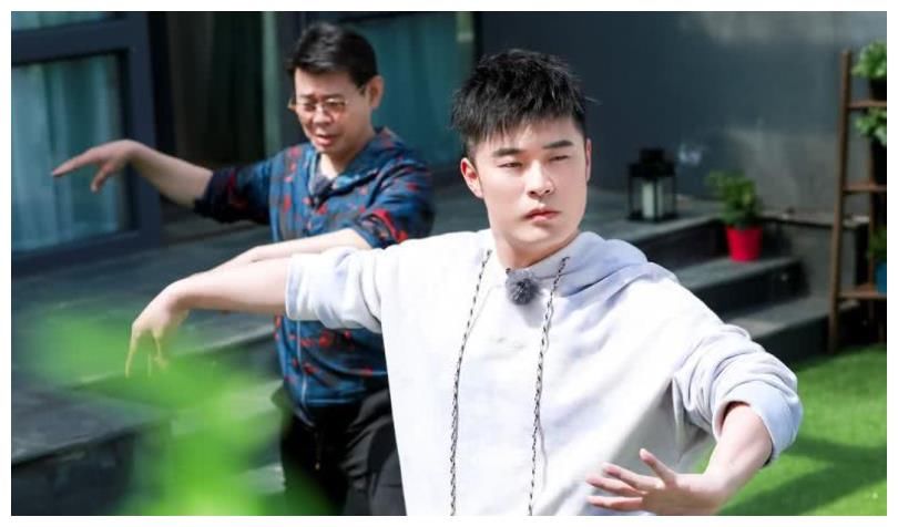 向往的生活5 《向往5》迎来“四季元老”,他把蘑菇屋当自己家,下期未播先火