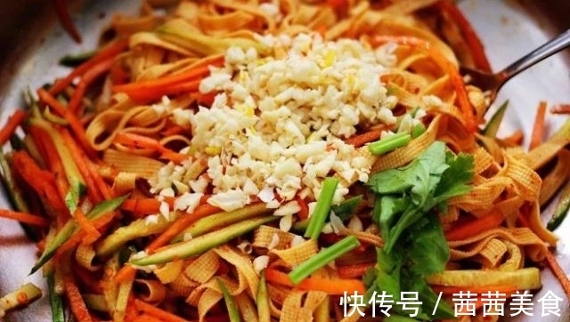 营养师随身查|6月，不吃肉也要吃这菜，隔三差五吃1次，排毒刮油，体重不过百