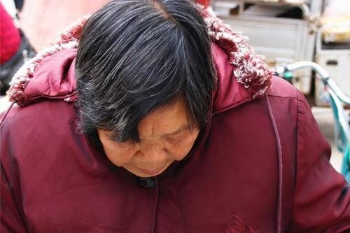 60岁后的老人,晚上睡多久合适?世卫组织的建议,短到不可思议