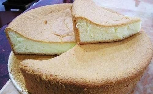 蒸蛋糕的时候,蛋糕涨起来,拿出来就凹下去,是怎么回事呢?