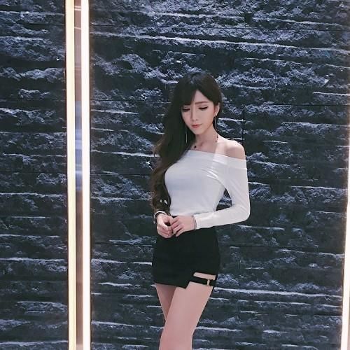 裙子|美女穿搭：小姐姐爱穿拥有完美腿型的紧身裙，散发出甜美气息！