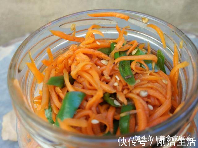 胡萝卜菜|奶奶吃了40年的胡萝卜菜，不炒也不蒸，咸香麻辣，配油条特别好吃