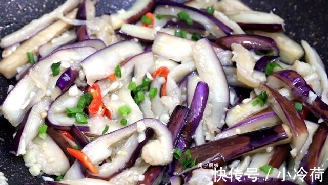 香茄子|炒茄子时,下锅前多做这一步,茄子不吸油还特别下饭,拿肉都不换