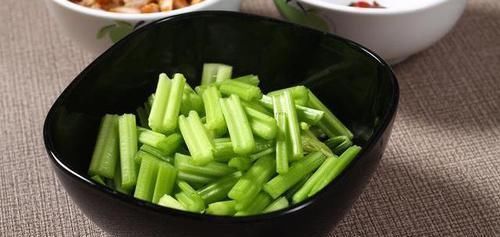 血管|甘油三酯偏高记住“吃3物,喝3水”,疏通血管,为健康加分