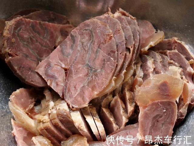 熟牛肉切开有彩虹色,还能继续吃吗?为了家人的健康,不妨看一看