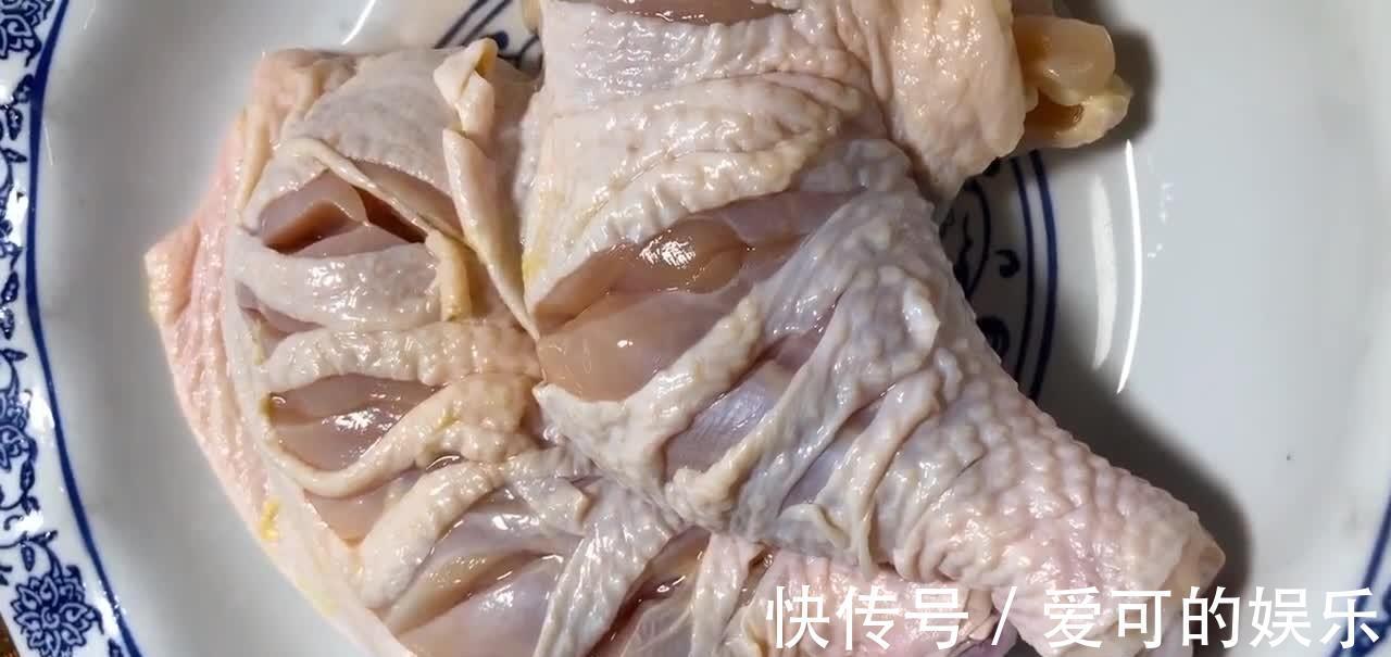 炸鸡腿时裹面粉还是淀粉?2种方式任选其中1种,担保外焦里嫩!
